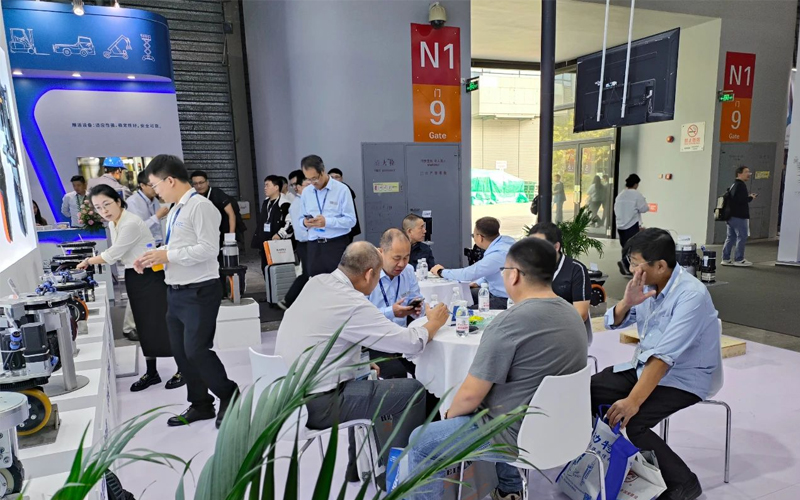 전시회 리뷰: 화려 함은 결코 사라지지 않습니다: 정직한 에드라이브의 우아함에 뛰어 들다